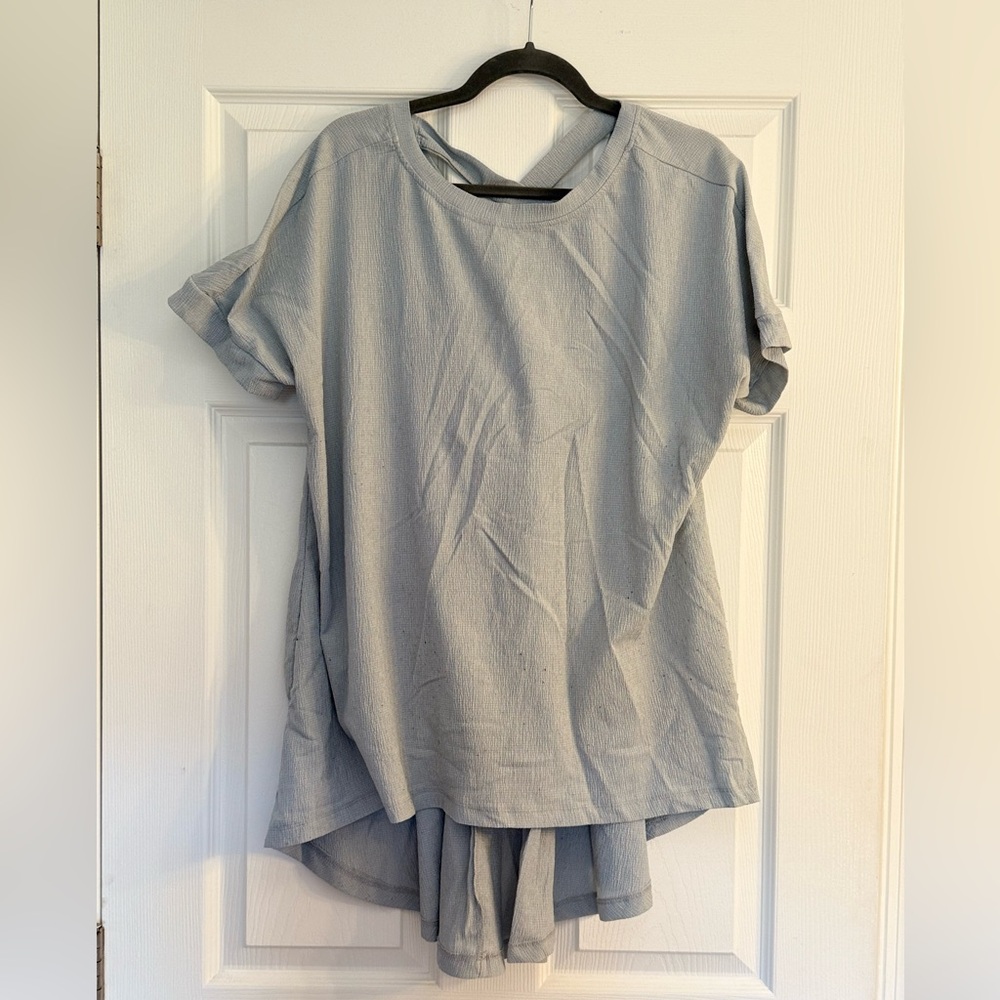 SHEIN Plus crisscross back dip hem top